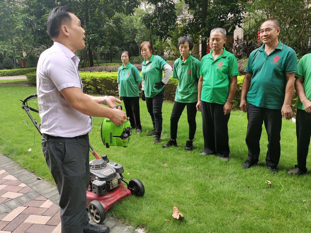 凯时娱乐绿化公司秋季绿化养护培训